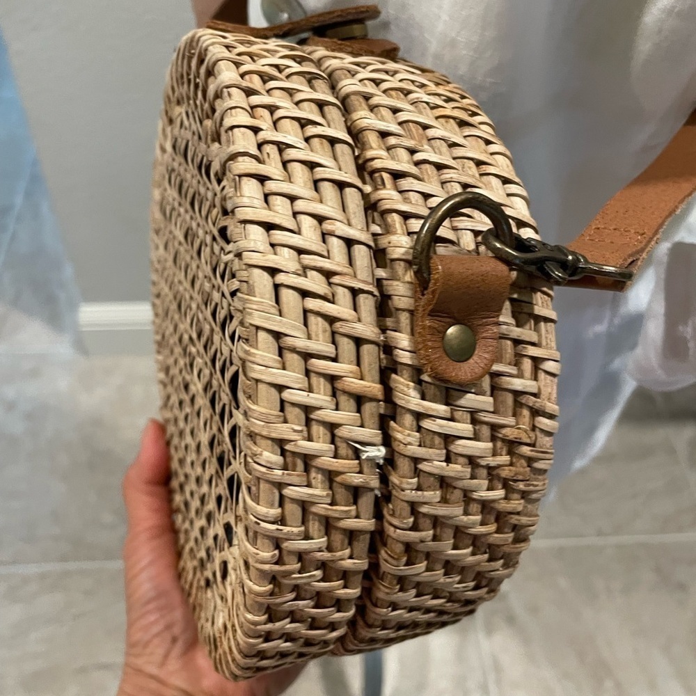 - New - Circular Ratten Crossbody Bag - Picture 5 of 7